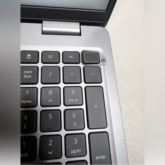 Dell Latitude 5530 15.6" Intel Core i5-1245U 4.40Ghz 16GB RAM 256GB SSD - Picture 8 of 8